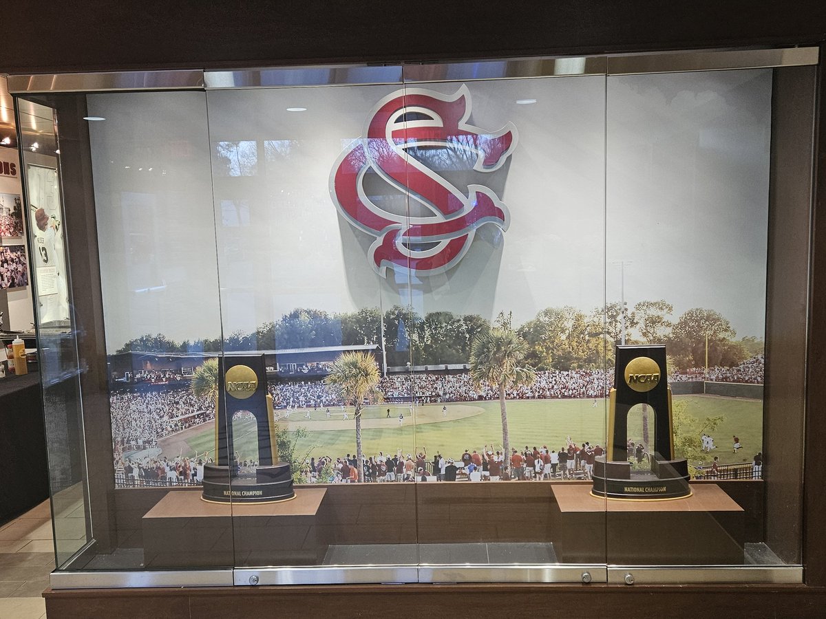UltTailgater's tweet photo. Thanks @CoachKingUSC @ryanwest1513 for having us feed @GamecockBasebll team after practice today! Great catching up & seeing everyone. Best of luck and looking forward to kicking off the season tomorrow at #FoundersPark!!
#GamecockBaseball #Gamecocks https://t.co/bgGebVc76u