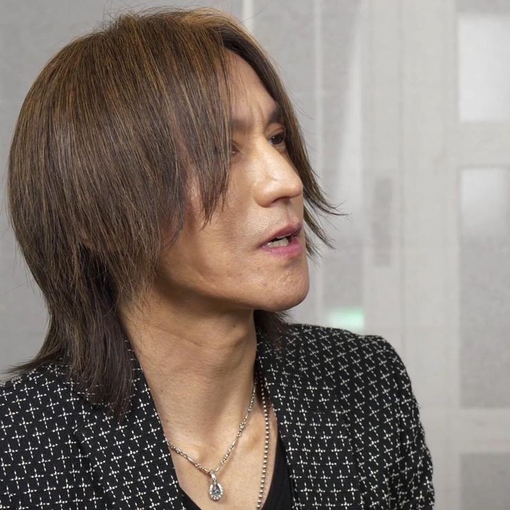 sugizoit's tweet photo. amores (sugizo de cabelo castanho) vícios (sugizo de cabelo castanho) e obsessões (sugizo de cabelo castanho) https://t.co/PwO7TKrhKz