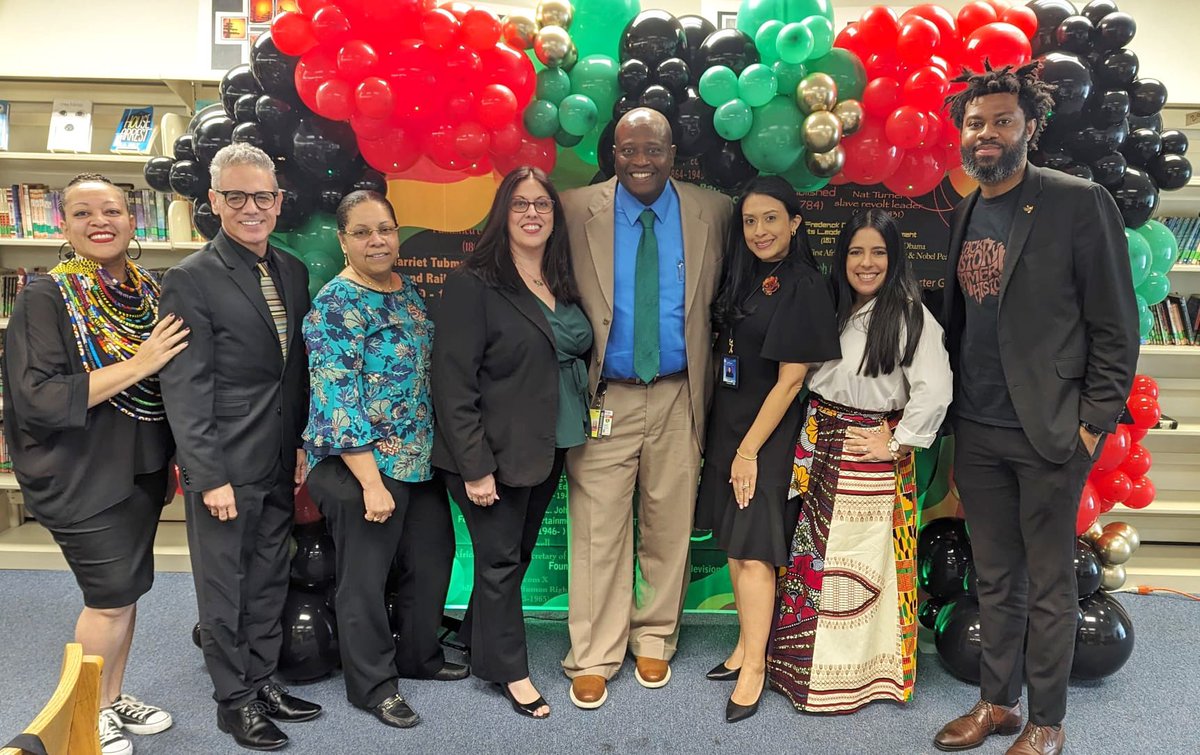 F_Balderramos's tweet photo. A very special NRO collegial bond all thanks to @fiulead ! 🫶🏼  Cohort XIV
@SuptDotres @MDCPSNorth @MDCPS_HCMChief #empowerment #leadershipdevelopment  #YourBestChoiceMDCPS https://t.co/mLEi2yXOGk