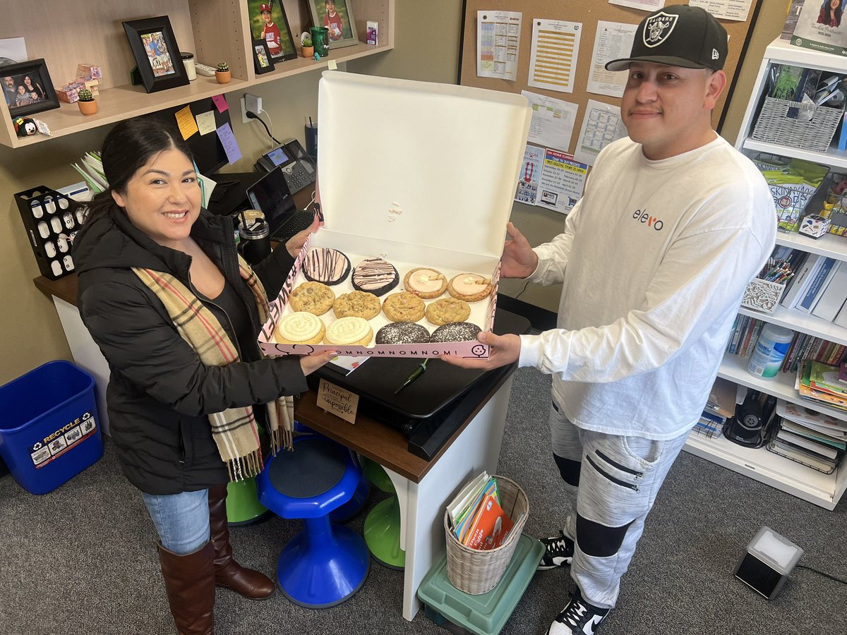 Thank you Richard and Elevó staff for treating us to Crumbl Cookies! Way to sprinkle kindness! @zjgalvan @BrownBearPRIDE