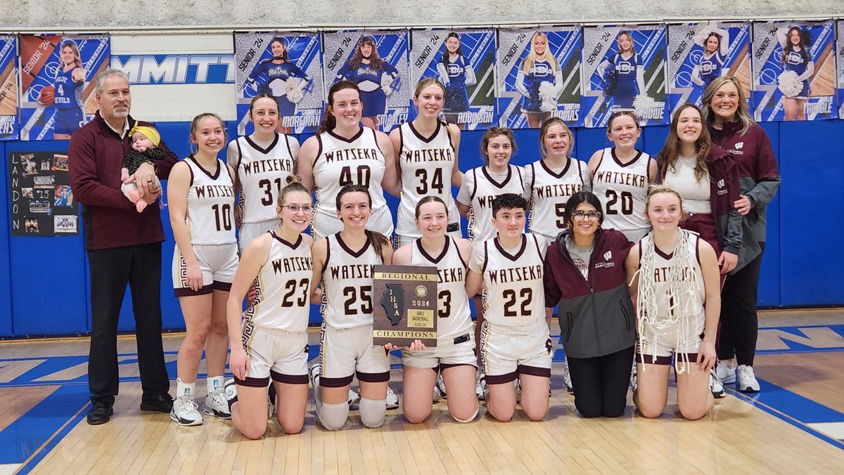 WarriorAthDir's tweet photo. 🏀Lady Warriors win IHSA 2A Regional Championship.🏀Fans are meeting 🔥 firetrucks 🚨 at Walmart at 9:45pm! #WarriorPride https://t.co/9b3e4PQb7w