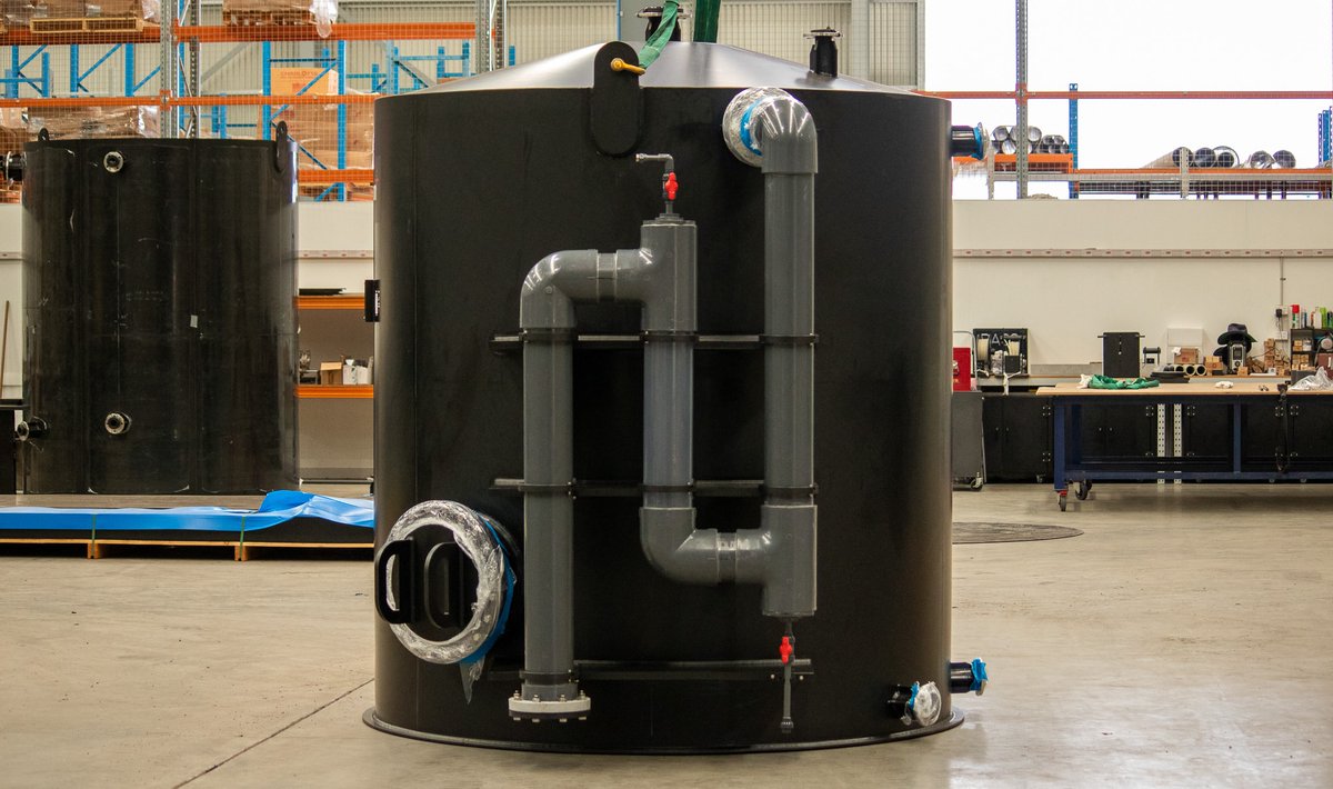 FusionAus's tweet photo. This is an FSA tank made from HDPE headed to a WA water treatment plant this week. It features a UPVC SCH80 U-bend to prevent vapour release and a sloped based to allow complete drainage. Fabricated in Australia by https://t.co/GJ8oSKcQpX https://t.co/NmpkTBSPSX