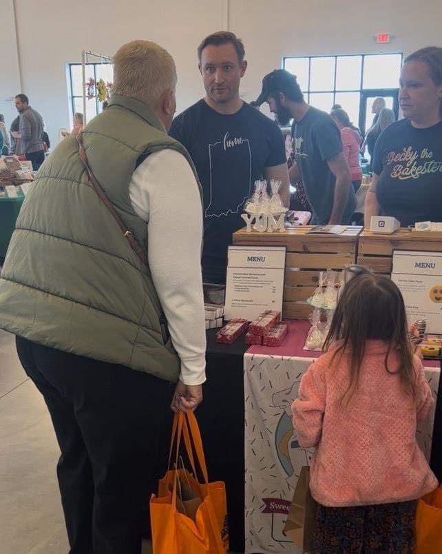 lowryforindiana's tweet image. I was thankful to help my friend Becky the Bakester  at the Westfield Farmers Market this weekend. She is one of many amazing small business owners in our district that I am proud to be able to support. Don’t forget to shop small where you can! 

#ShopSmall #shopsmallshoplocal