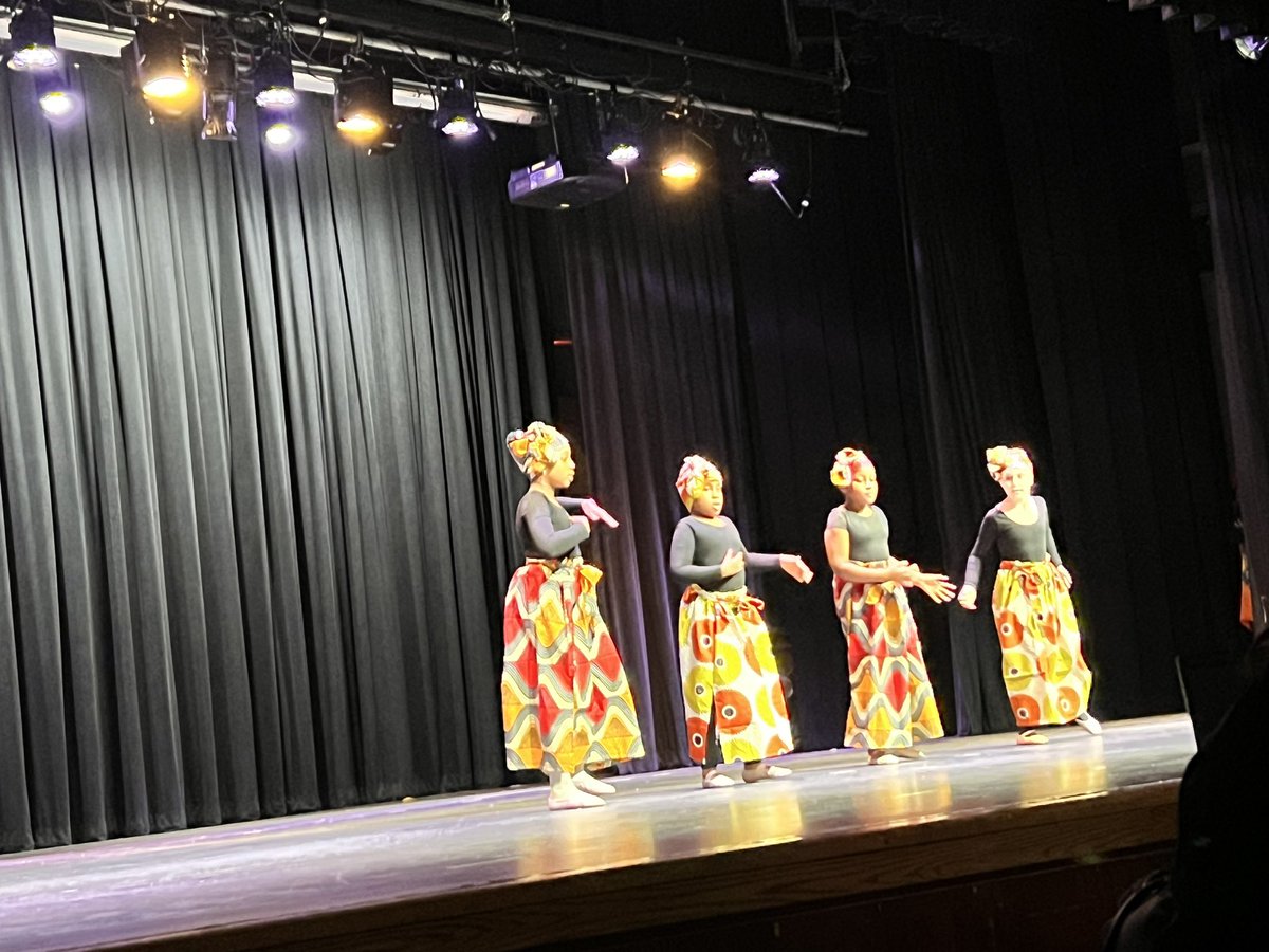 EmilyDSanz's tweet photo. Proud to celebrate RCSD's 15th annual Black History Month event! Huge thanks to our incredible community organizations, dedicated parents, and DEI Committee for making tonight unforgettable. #riverheadrising🌊 @RiverheadCSD @LoriKoernerRCSD @PrincipalGalati https://t.co/Ttlx3vf7mu