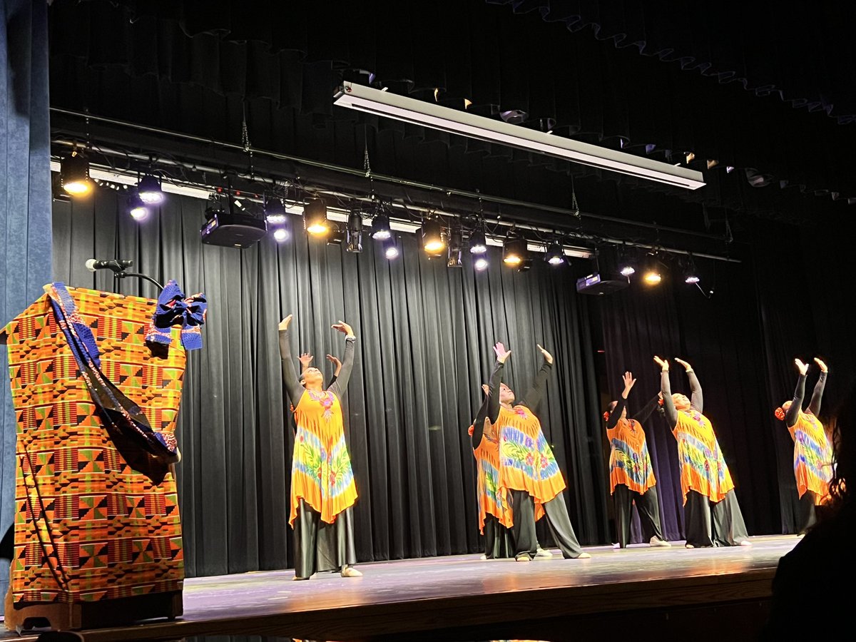 Proud to celebrate RCSD's 15th annual Black History Month event! Huge thanks to our incredible community organizations, dedicated parents, and DEI Committee for making tonight unforgettable. #riverheadrising🌊 <a href="/RiverheadCSD/">RCSD</a> <a href="/LoriKoernerRCSD/">Dr. Lori Koerner</a> @PrincipalGalati