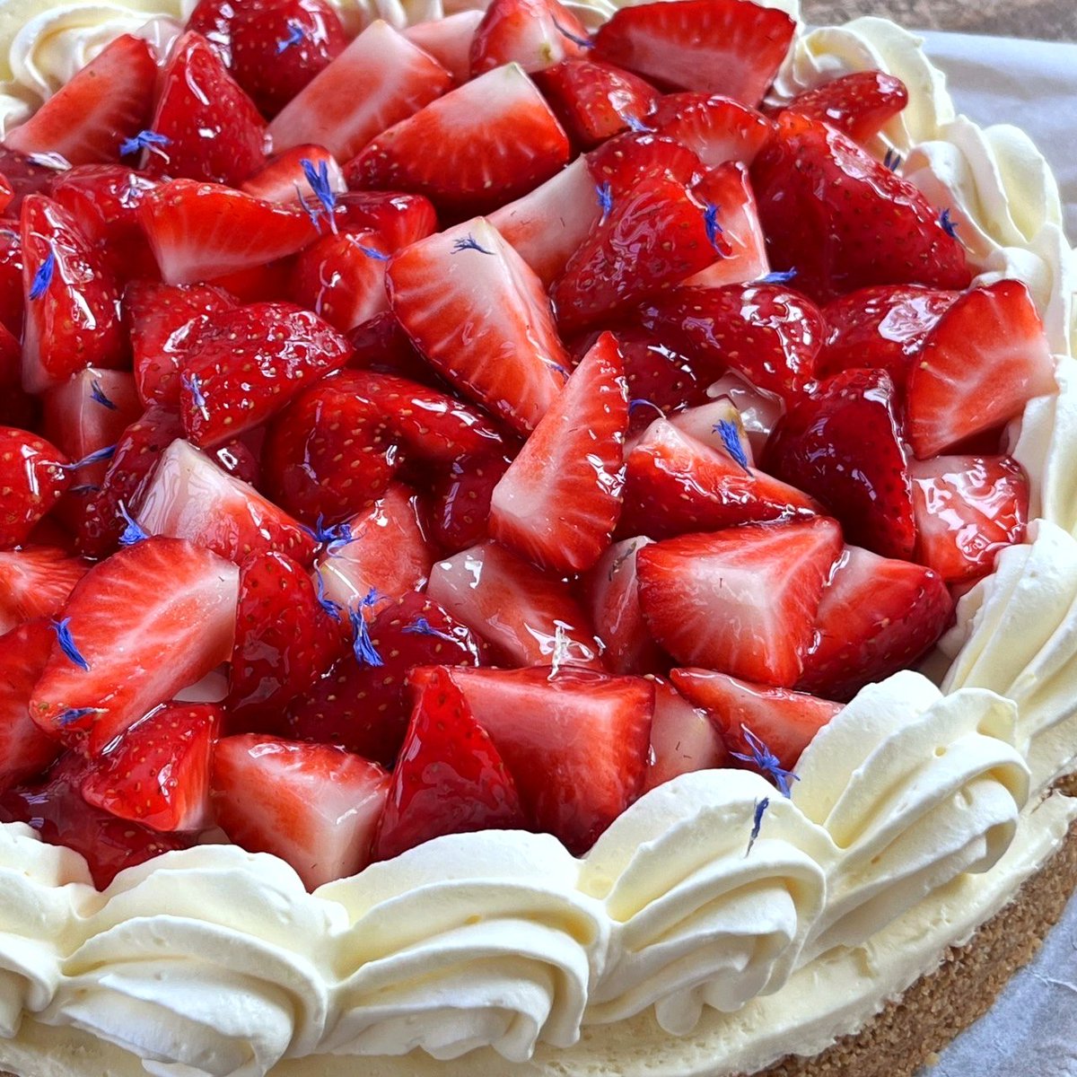 วันนี้มีเลม่อนชีสเค้ก100 สตรอเบอร์รี่ชีสเค้ก95 ชิฟฟ่อนเอิร์ลเกรย์70 เค้กกล้วย70