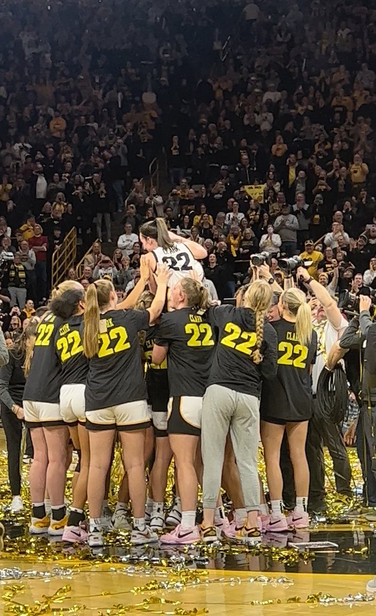 sportsiren's tweet photo. On top of the world. ⁦@CaitlinClark22⁩ https://t.co/z2JH3i769E