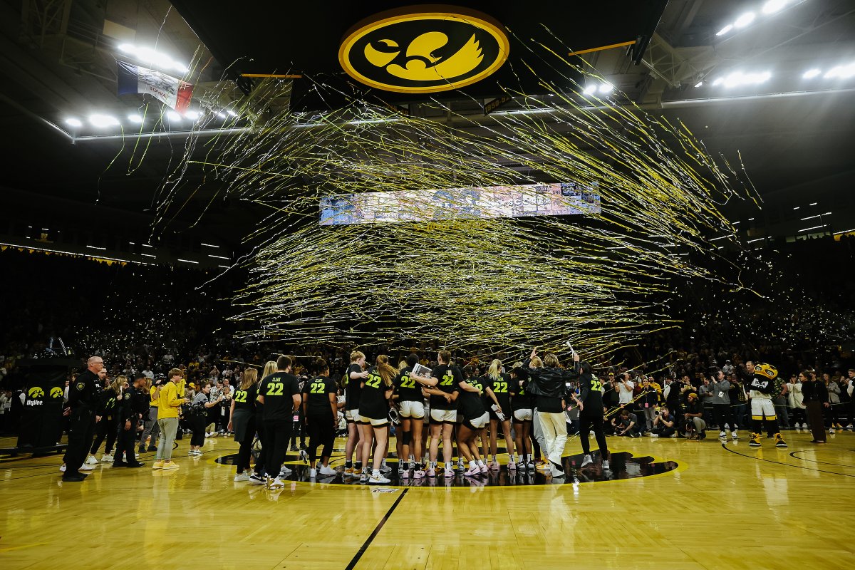 IowaWBB's tweet image. It&apos;s a party in IC 🤩

#Hawkeyes