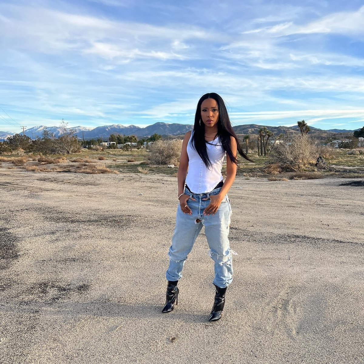 Coline Creuzot Unveils Captivating Visuals for "Good Things Fall Apart" | @colinecreuzot hiphopondeck.com/2024/02/coline…