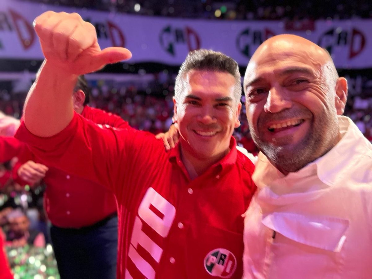 rigofuentes's tweet photo. La fuerza y el ❤️ del buen priismo está con @XochitlGalvez, nuestra candidata a Presidenta de la República.

Ella cuenta con nosotr@s, el mejor ejército político que ha conocido 🇲🇽, al frente del que se encuentra el compañero @alitomorenoc, #SinTregua y #SinCuartel por el triunfo.

@caroviggiano @rubenmoreiravdz @RolandoZapataB @PabloAnguloB @yanez_arturo @JoseLuisGarza8a