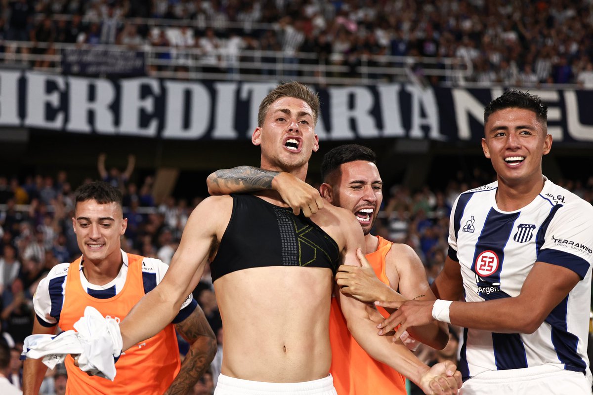 Este grupo, esta hinchada, estos colores 💙🤍