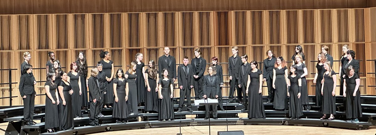 WolfPrincipal's tweet photo. WHS Chorus Pathway concert! Beautiful voices by all future Falcons!
Thank you WHS for hosting and sharing your voices with our community. #onefalcononefamily
#TMSWolves🌲🐺🌲
#Kidsthesedays
@MatthewJWallace
@Northshore_SD https://t.co/6Iy9Zy4cEX
