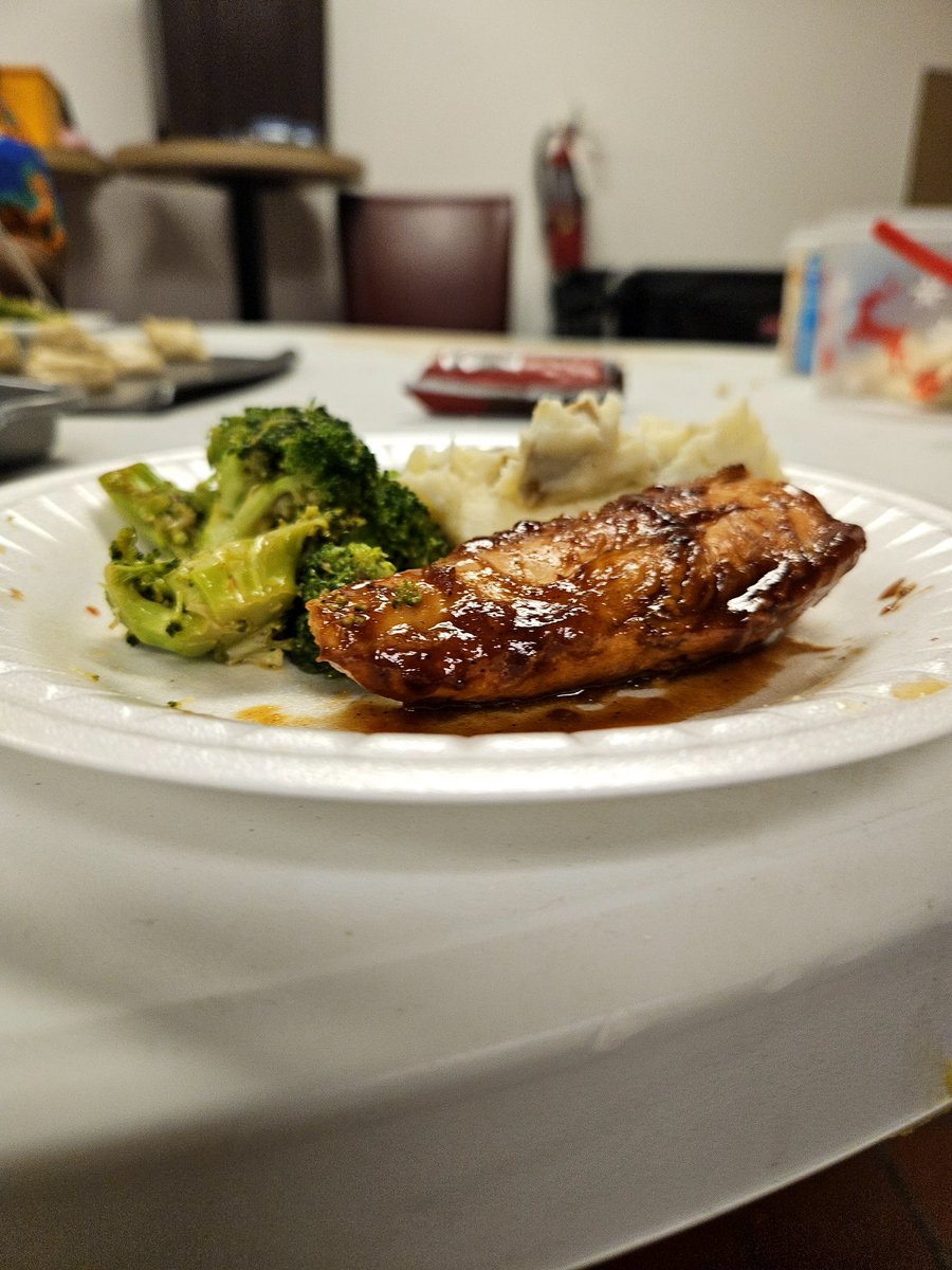 keishashyhiem's tweet photo. Cooking Class at Big Picture High School in Philadelphia. Teriyaki Chicken, Sour Cream Mashed Potato and Sautéed Broccoli #kidscancookpaworkshops #teenscancook #Philly #mobilecookingteacher https://t.co/zkhT8zlqVd