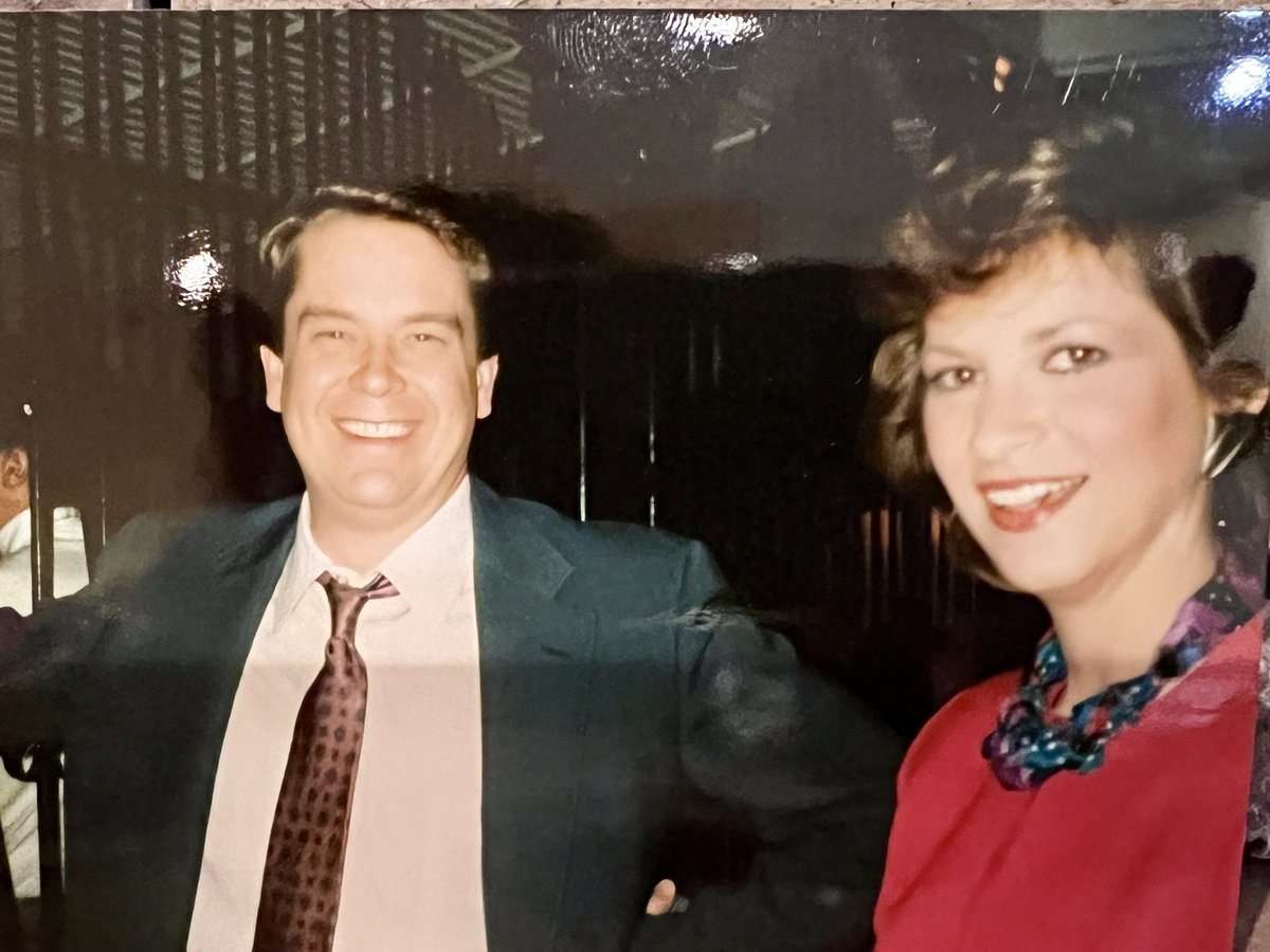 JanetHallNews's tweet photo. I am deeply saddened by the passing of my friend and longtime co-anchor Scott Richards. I’ve spent the afternoon going through old photos and memories that leave me in tears and in joy for having worked by his side so many years. Goodbye dear friend. #WBRC https://t.co/j20m8pxaNM