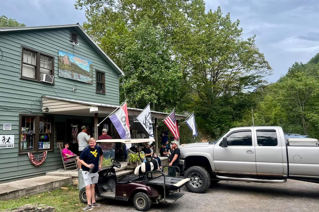 JessicaTem4403's tweet photo. I have found my happy place, and I can't wait for this place to be full of life again. This year I will spend more time here for my mental health. #shrevescountrystore #wv https://t.co/5ILW44P3Gg
