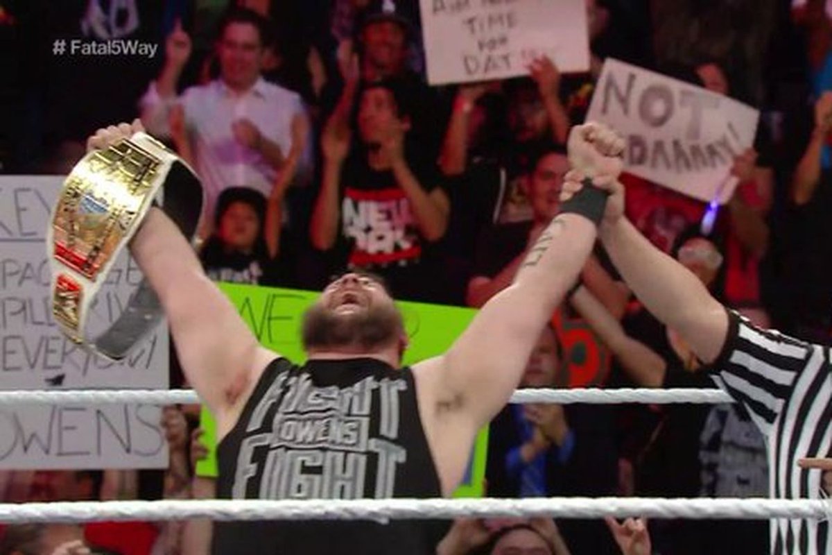 HoursOfWrestlin's tweet photo. On this day in 2016, @FightOwensFight won the WWE Intercontinental Championship for the 2nd time #WWE #WWERaw #RAW #ICTitle #Fatal5Way https://t.co/cpl4nMgaJ1