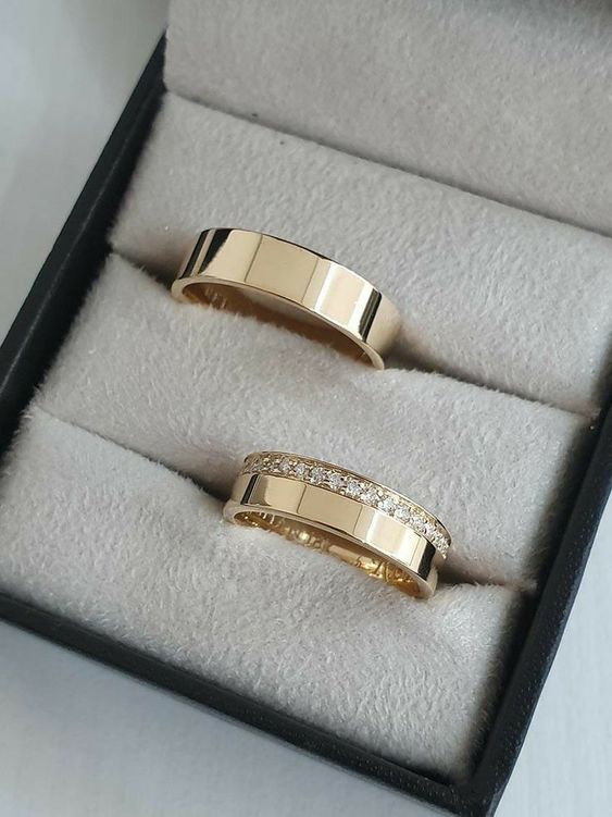 HappyWeddingApp's tweet photo. Symbolic Wedding Bands for Couples: Sealing Your Forever
.
.
#WeddingBands #CoupleBands #ForeverTogether #MarriageRings #SymbolOfLove #EternalCommitment #BridalJewelry #WeddingRings #LoveAndDevotion #RingExchange https://t.co/FTkwlHURI6