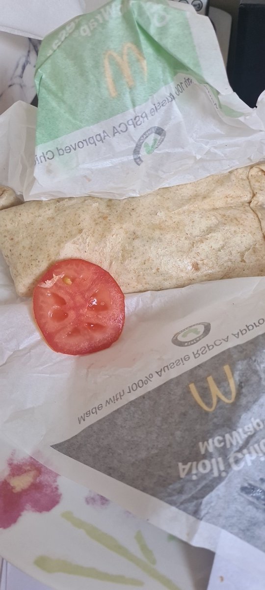 imarockstaa's tweet photo. @maccas is the ingredients meant to be on the outside? Open wrap? 🤔😡 https://t.co/wawvOe0fJj