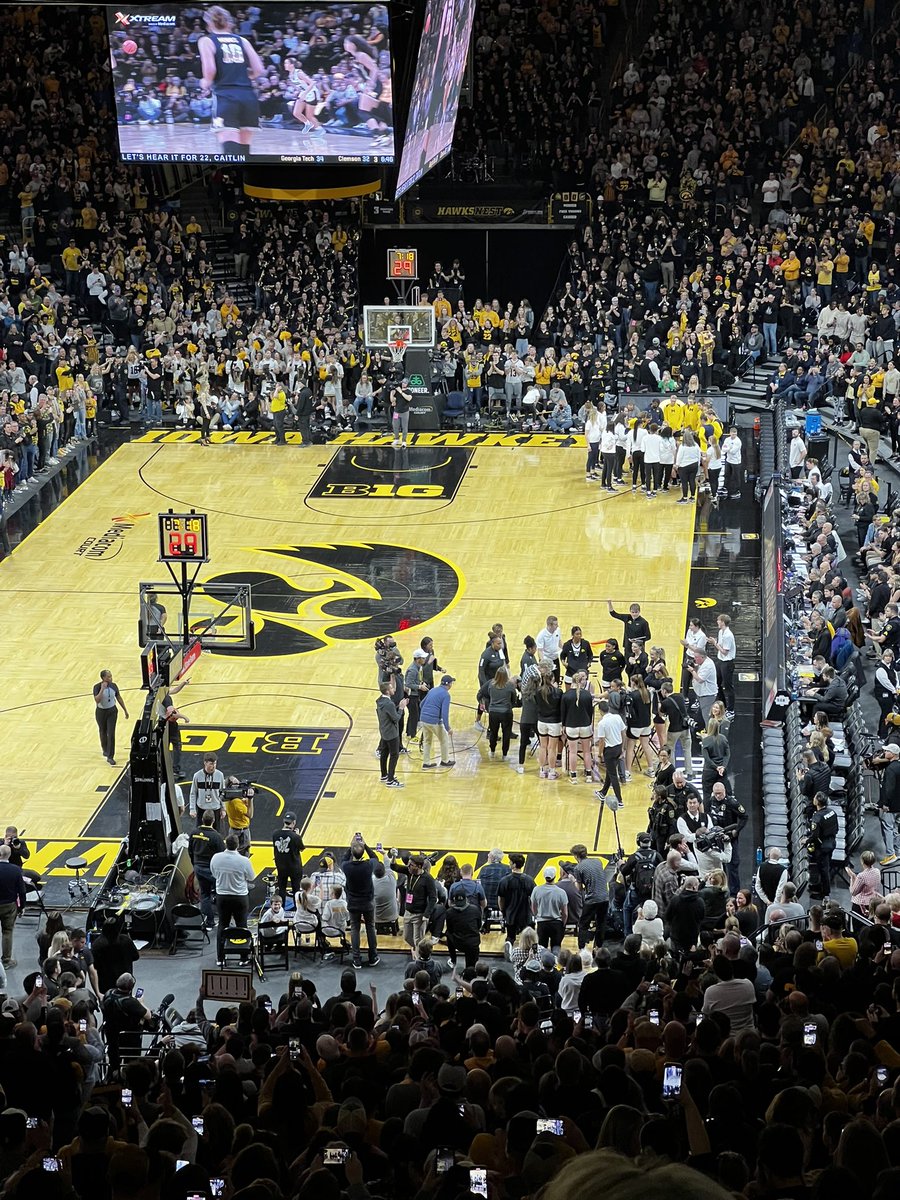 MacyFlanders's tweet photo. Witnessed history tonight at Carver Hawkeye Arena. #CaitlinClark #IowaWBB https://t.co/IrNn8ggB7S