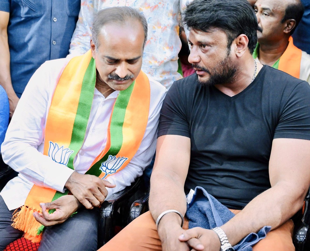 PCMohanMP's tweet photo. ಭಾರತೀಯ ಚಿತ್ರರಂಗದ ಖ್ಯಾತ ನಟರು, ಕನ್ನಡಿಗರ ಪ್ರೀತಿಯ 'ಡಿ ಬಾಸ್', ಅಭಿಮಾನಿಗಳ ನೆಚ್ಚಿನ 'ಚಾಲೆಂಜಿಂಗ್ ಸ್ಟಾರ್' ಶ್ರೀ @dasadarshan ರವರಿಗೆ ಜನ್ಮದಿನದ ಹಾರ್ದಿಕ ಶುಭಾಶಯಗಳು. ತಾಯಿ ಚಾಮುಂ���ೇಶ್ವರಿ ತಮಗೆ ದೀರ್ಘಾಯುಷ್ಯ, ಉತ್ತಮ ಆರೋಗ್ಯ ನೀಡಿ ಹರಸಲಿ, ಕನ್ನಡಾಂಬೆಯ ಕಲಾಸೇವೆಯಲ್ಲಿ ಇನಷ್ಟು ಯಶಸ್ಸು, ಕೀರ್ತಿ ತಮ್ಮದಾಗಲಿ ಎಂದು ಹಾರೈಸುವೆ. https://t.co/FE5uhXVQPR