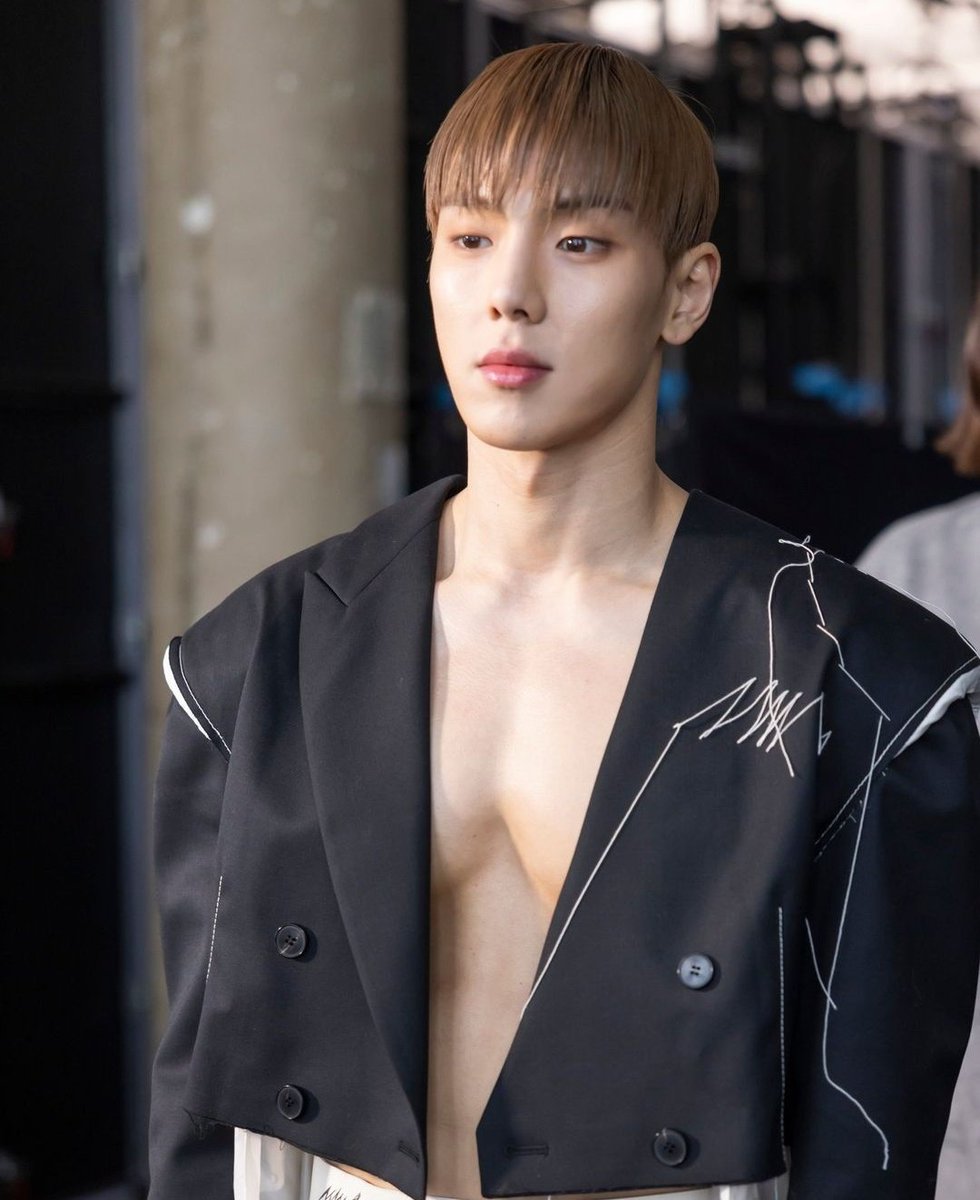 nunugomy's tweet photo. — a thread of some of the most beautiful shownu photos @ NYFW captured by photographer_ej on instagram 📸

#SHOWNUxNYFW #Shownu_NY_FashionWeek #셔누 #SHOWNU https://t.co/QiLXODAhfG