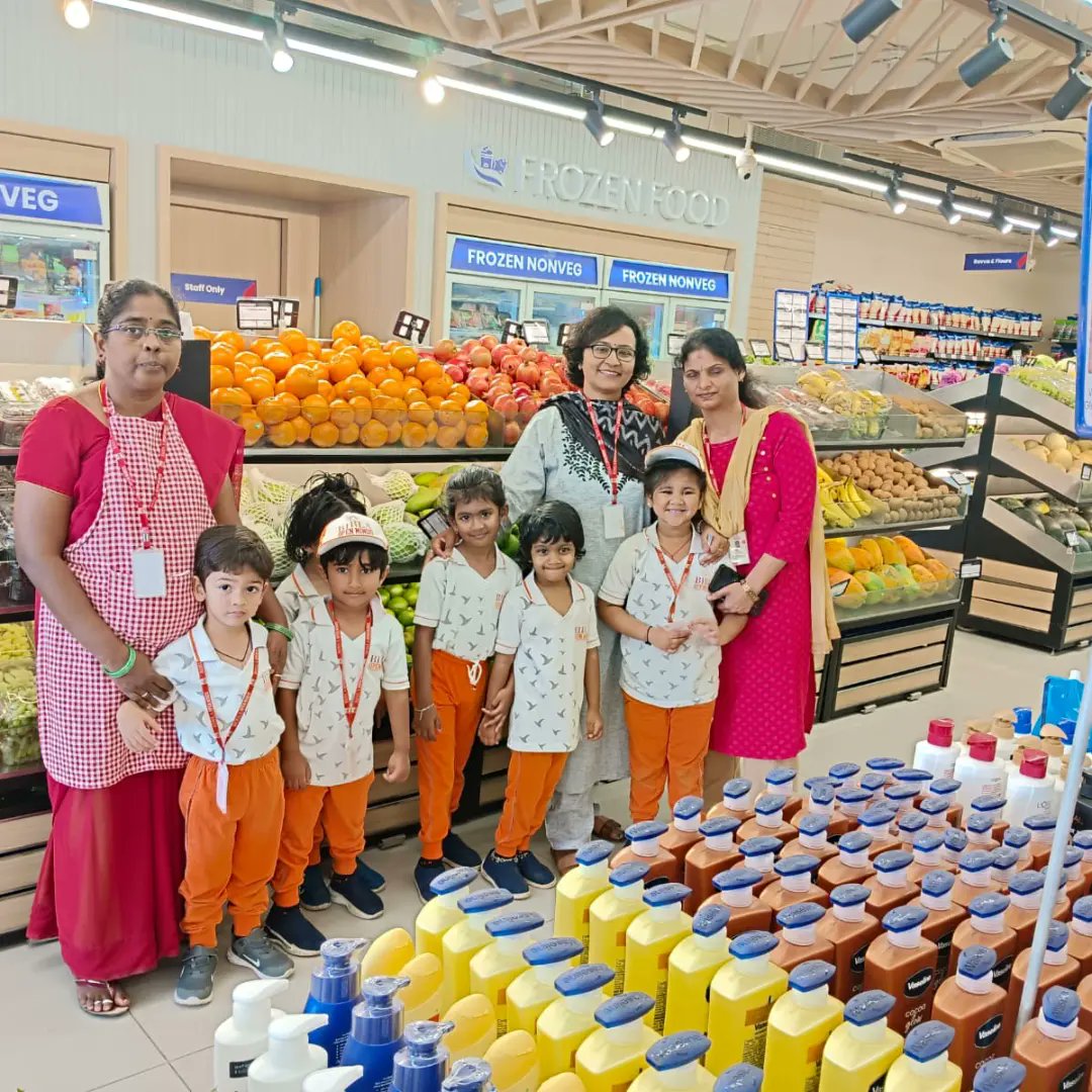 BOMPS_Suchitra's tweet photo. “If you keep good food in your fridge, you will eat good food.” – Errick McAdams
Students of Nursery learnt about fruits &amp; vegetables as they visited the supermarket.
#learningwithpassion #education #WorldClassLearning #admissionopen2024_2025 https://t.co/KW2cJBUAji