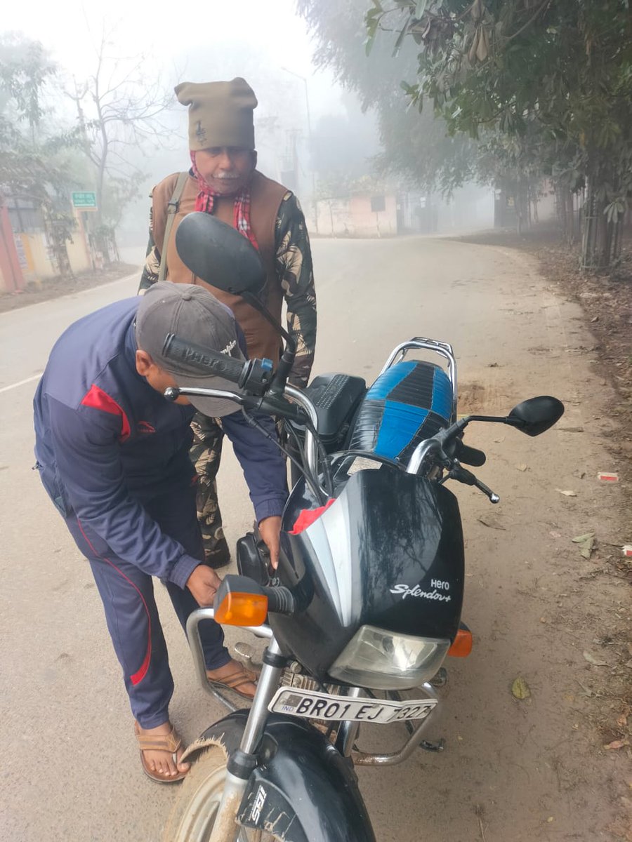 PatnaPolice24x7's tweet photo. अपराध एवं अपराधियों पर अंकुश लगाए रखने हेतु #पटना_पुलिस द्वारा निरंतर सघन वाहन जांच की जा रही है...

    वाहन जांच में पुलिस का सहयोग करें, अपराध की रोकथाम में सहभागी बनें।

@dm_patna
@bihar_police
#VehicalChecking 
#CrimePrevention 
#CrimeControl https://t.co/XqqZJrlKHY