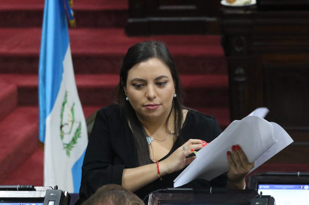 Se logró!! Oficialmente la Ley de Tarjetas de Crédito, Decreto 2-2024, aprobada ✅ 💳 

Ya no más abusos de los bancos ni angustias para los trabajadores. En un mes, demostramos que es posible hacer cambios significativos para el pueblo. 🇬🇹🌱🙌🏼