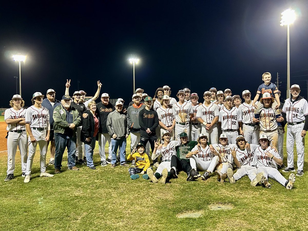 WarhawksBB's tweet photo. Warhawks win 13-3. Nate Richardson Memorial Tournament.
#35Forever https://t.co/hPIjdP3O0c