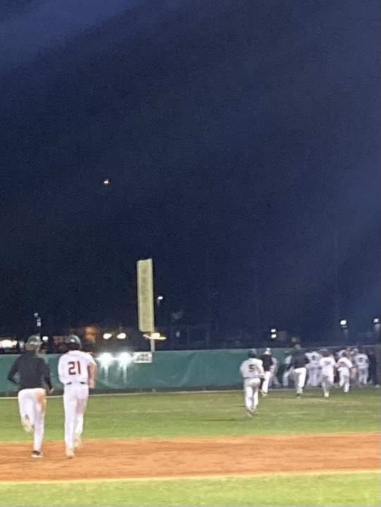 WarhawksBB's tweet photo. Warhawks win 13-3. Nate Richardson Memorial Tournament.
#35Forever https://t.co/hPIjdP3O0c