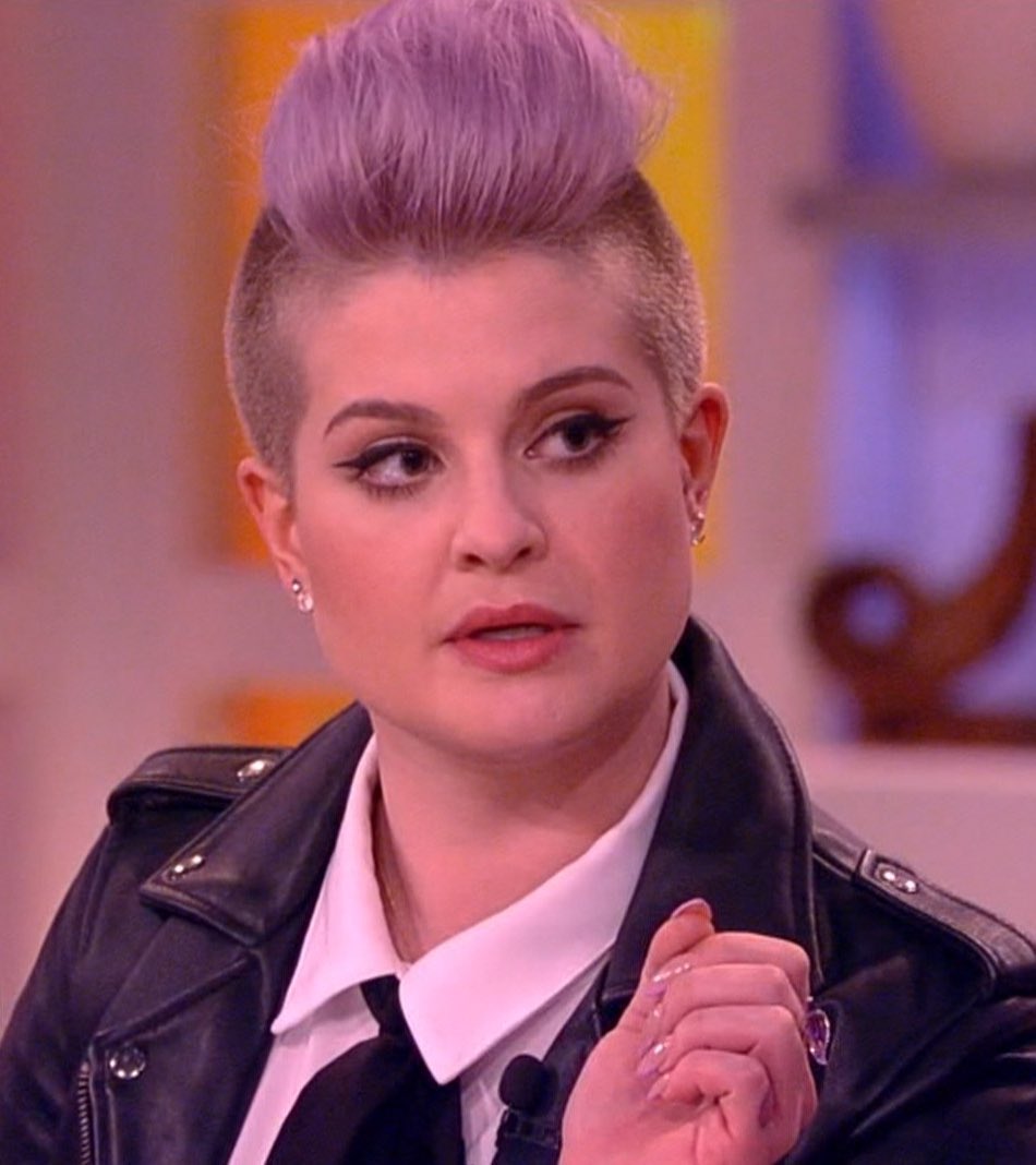 PopCrave's tweet image. Kelly Osbourne on the the Ozempic trend:

“There are a million ways to lose weight, why not do it through something that's isn't as boring as working out? The people who hate on it the most are the people who are secretly doing it or pissed off that they can't afford it.”