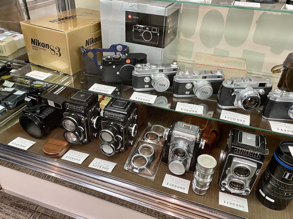 📷【第50回 世界の中古カメラ市】
松屋銀座会場から参加各店の商品の一部をご紹介していきます🤩
まずはアカサカカメラのブースです‼️
✅エナストン85mm/1.5、M42マウント
✅1000/1600F用ディスタゴン60mm/5.6
その他ライカ、ローライなど幅広く品揃えしております‼️