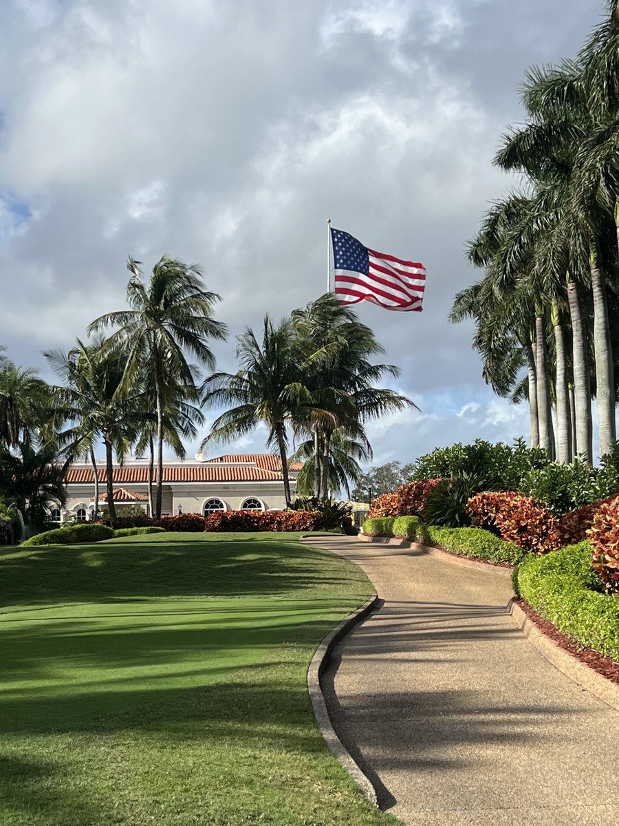 michaelrowley62's tweet photo. Awesome American Flag at Trump International. ⁦ https://t.co/Fv54kIDyOz