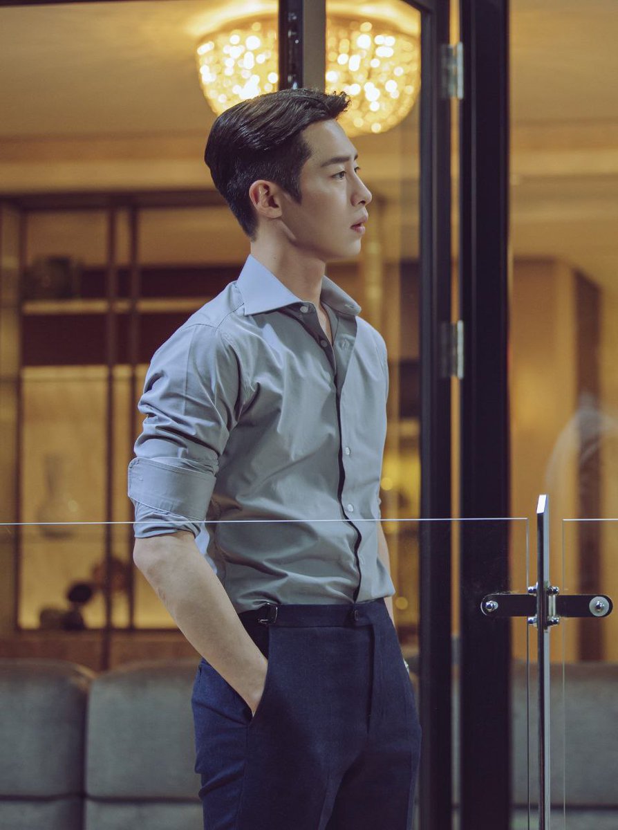 kewarasan hati selemah itu berkelahi dengan kemaja gulung jidatan 🙇🏻‍♀️❤ •kdm•