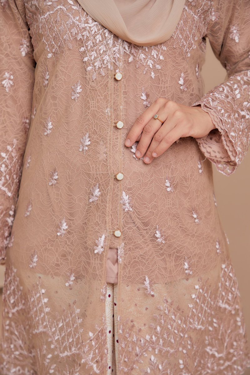 byhisdaisy's tweet photo. Close up Kebaya Tiara our Prime Label Collection 😍❤️

For Fairies information Kebaya Tiara ni datang dalam 2 layer tau inner and outer  which is premium lace kita, sangat lurve kan! So Fairies yang lain tunggu apa lagi grab yours now https://t.co/NVKhRjIMji