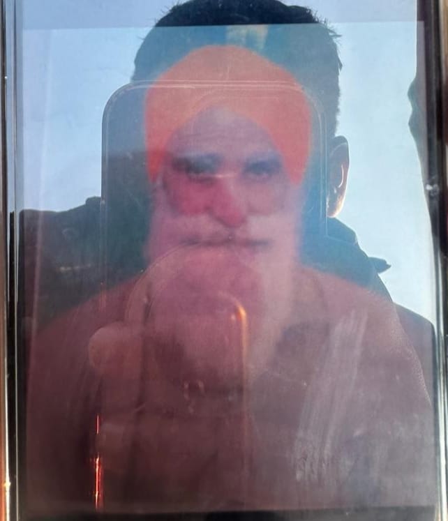 garvitgarg15's tweet photo. Farmer Gyan Singh, is martyred at shambhu border. He was experiencing trouble breathing because of the continuous tear gas shells fired at them. He was later admitted to a hospital in Patiala. He was 63 years old and belonged to Gurdaspur district in Punjab. 
#FarmerProtest2024 https://t.co/mLu21wNL6q