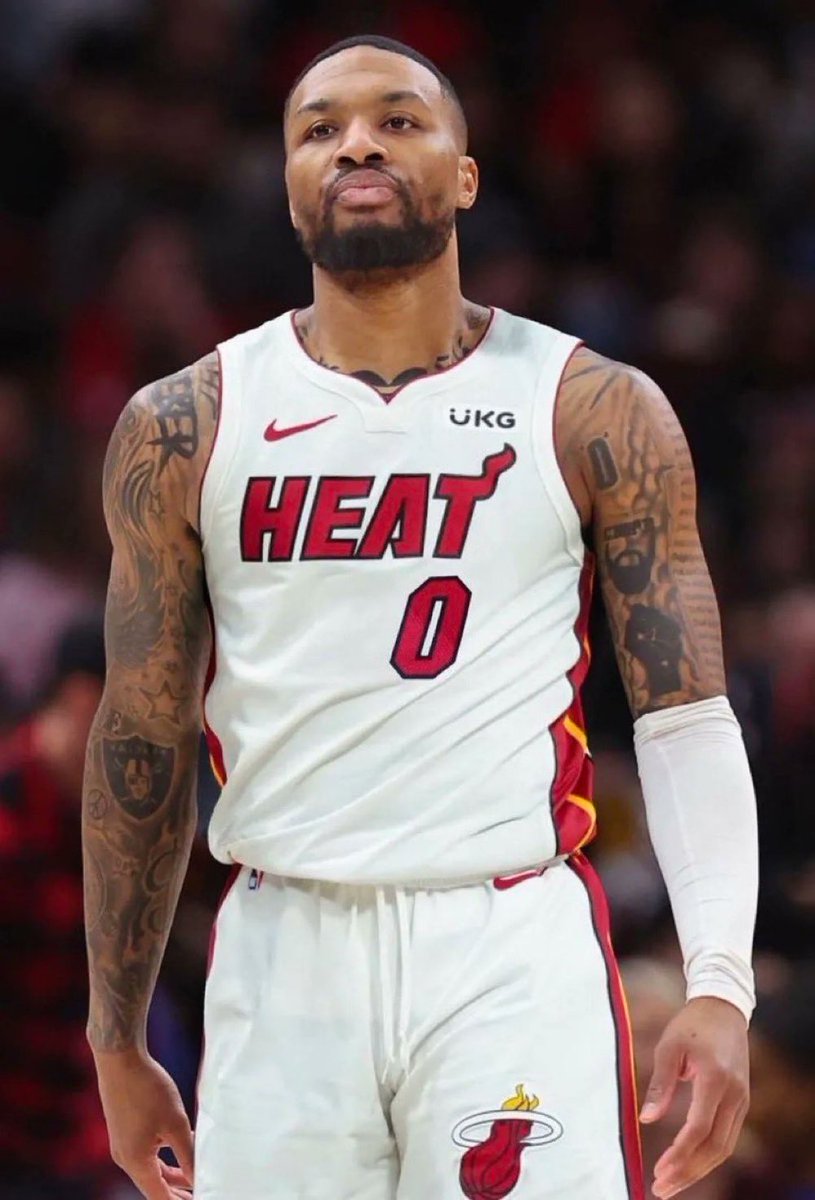 serialhitman's tweet photo. Why couldn’t it be maimi bro. Imagine @damefor3 @HEATVSREFS @sammybanos_ combining to hate on the Celtics😭 https://t.co/0LH6G6kNR5