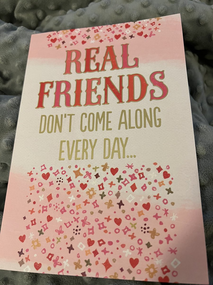 facadesoat's tweet photo. A sweet valentine from my roomie?? 🥹😭🥰 @autumncardigan I love you so much for this!! This is the kind of friendship you might be lucky enough to find yourself during #SwiftieRushWeek 🫶💌🥹 https://t.co/Qj6ANND8kF