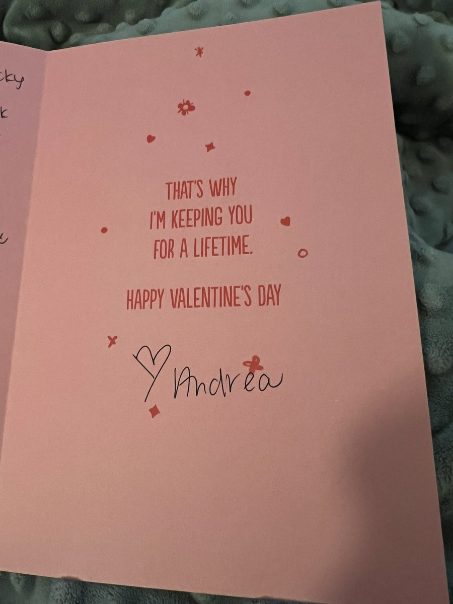 facadesoat's tweet photo. A sweet valentine from my roomie?? 🥹😭🥰 @autumncardigan I love you so much for this!! This is the kind of friendship you might be lucky enough to find yourself during #SwiftieRushWeek 🫶💌🥹 https://t.co/Qj6ANND8kF
