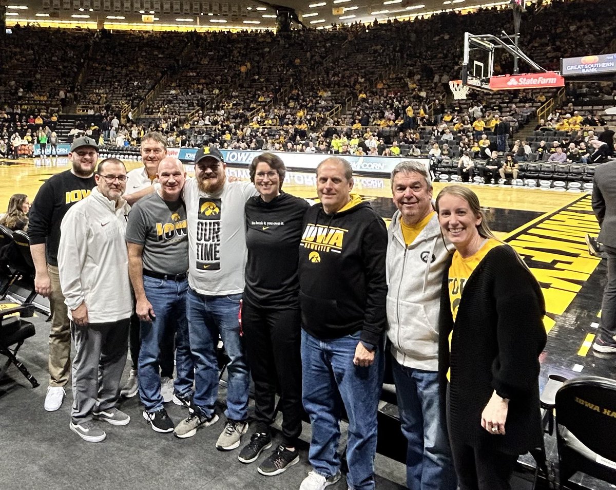 dchsgbb's tweet photo. Incredibly grateful our Dowling Catholic coaching staff was able to witness Caitlin Clark’s record breaking game in person! #OnceAMaroonAlwaysAMaroon https://t.co/eGfXPwLsui