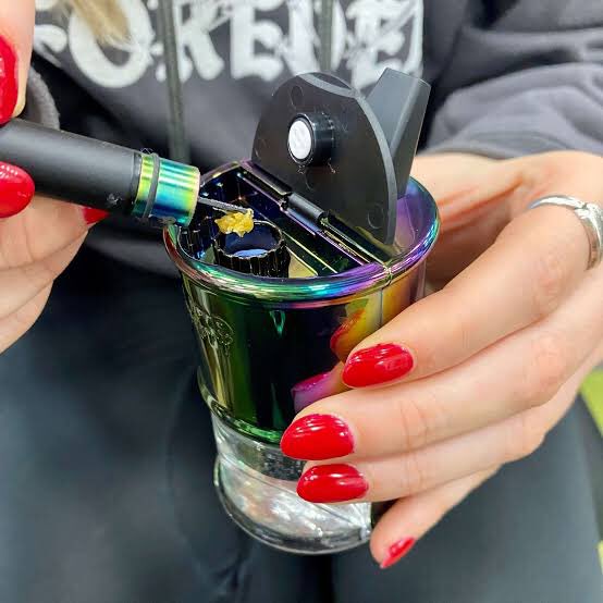 Imfree_shibuya's tweet photo. 🔥〜OOZE ELECTRO BASREL〜🔥
WAX用電子ボング
2.7V 3.2V 3.7V
・FLEX TEMP
・ONYX ATOMIZER
・SAFE SESH
・PASS THROUGH CHARGING
・WARRANTY PROGRAM
・SESH MODE
#addcbd #shibuya #cbd #cbg #cbn #cbc #cbt #cbno #hemp #wax #bong #smoke #atomizer https://t.co/E0QRyaaghk