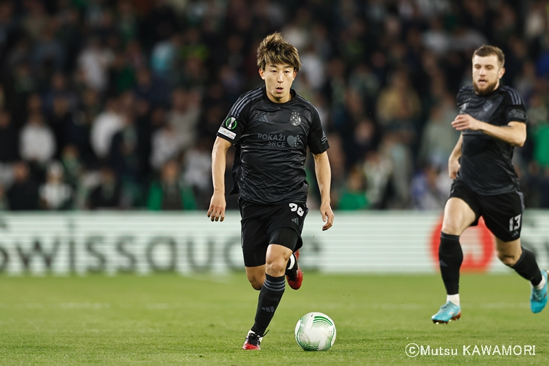 SoccerKingJP's tweet photo. 🖼写真ギャラリー🖼
🌍ECLプレーオフ1stレグ
⚽️#べティス 0－1 #ディナモ・ザグレブ
🗓2024年2月15日
🏟ベニート・ビジャマリン
📸ムツ カワモリ@MutsuKAWAMORI
✅掲載枚数 / 38点
https://t.co/FNMXrG9VyA

🗣編集部より
「#金子拓郎 は先発、#荻原拓也 は81分から出場し、勝利に貢献しました」 https://t.co/VLnPbJmABF