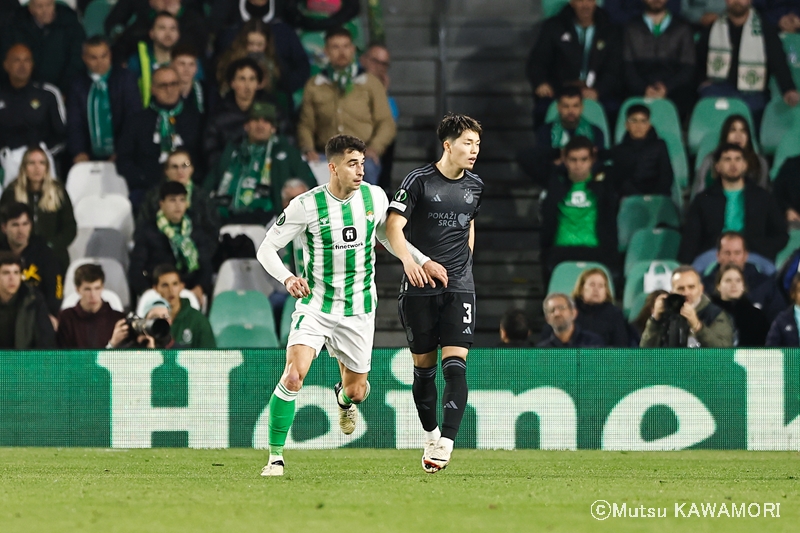 SoccerKingJP's tweet photo. 🖼写真ギャラリー🖼
🌍ECLプレーオフ1stレグ
⚽️#べティス 0－1 #ディナモ・ザグレブ
🗓2024年2月15日
🏟ベニート・ビジャマリン
📸ムツ カワモリ@MutsuKAWAMORI
✅掲載枚数 / 38点
https://t.co/FNMXrG9VyA

🗣編集部より
「#金子拓郎 は先発、#荻原拓也 は81分から出場し、勝利に貢献しました」 https://t.co/VLnPbJmABF