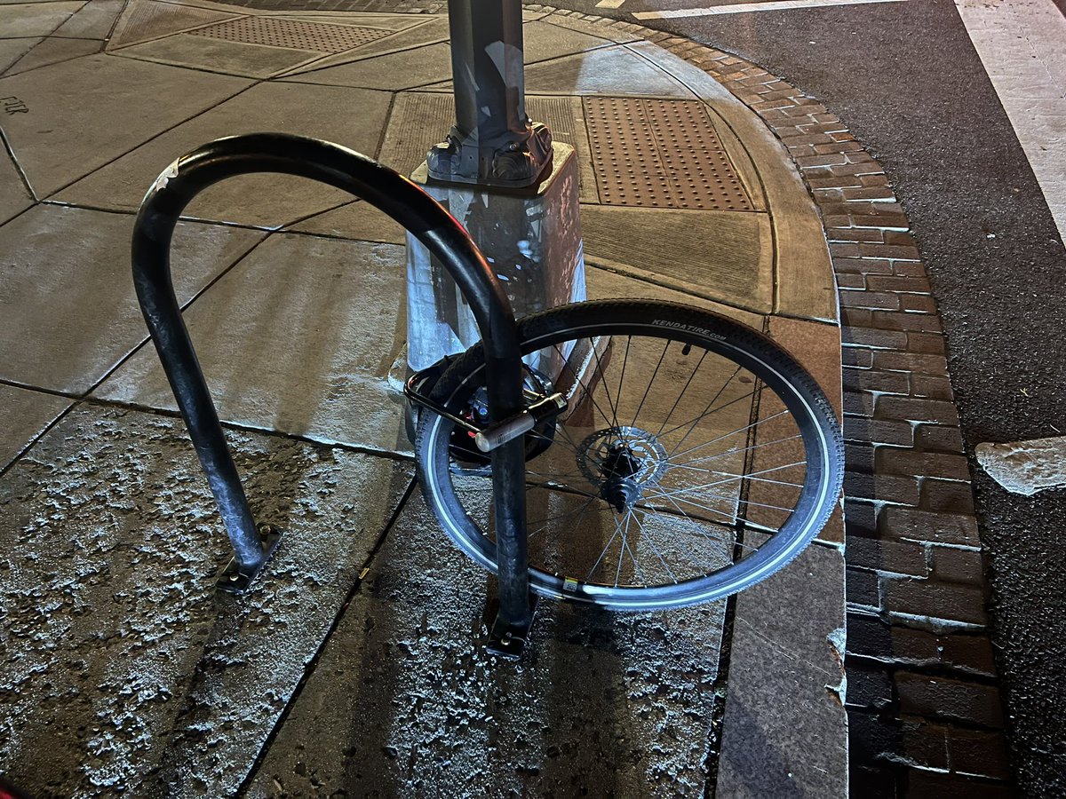 Really not how I was hoping my night would end this evening. Anyone selling a hybrid bike in DC? I’m currently in the market…#bikedc