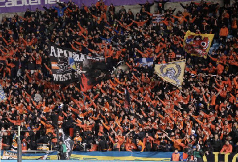 Και με εννιά μπορείς να κερδίσεις με τέτοιο κόσμο.