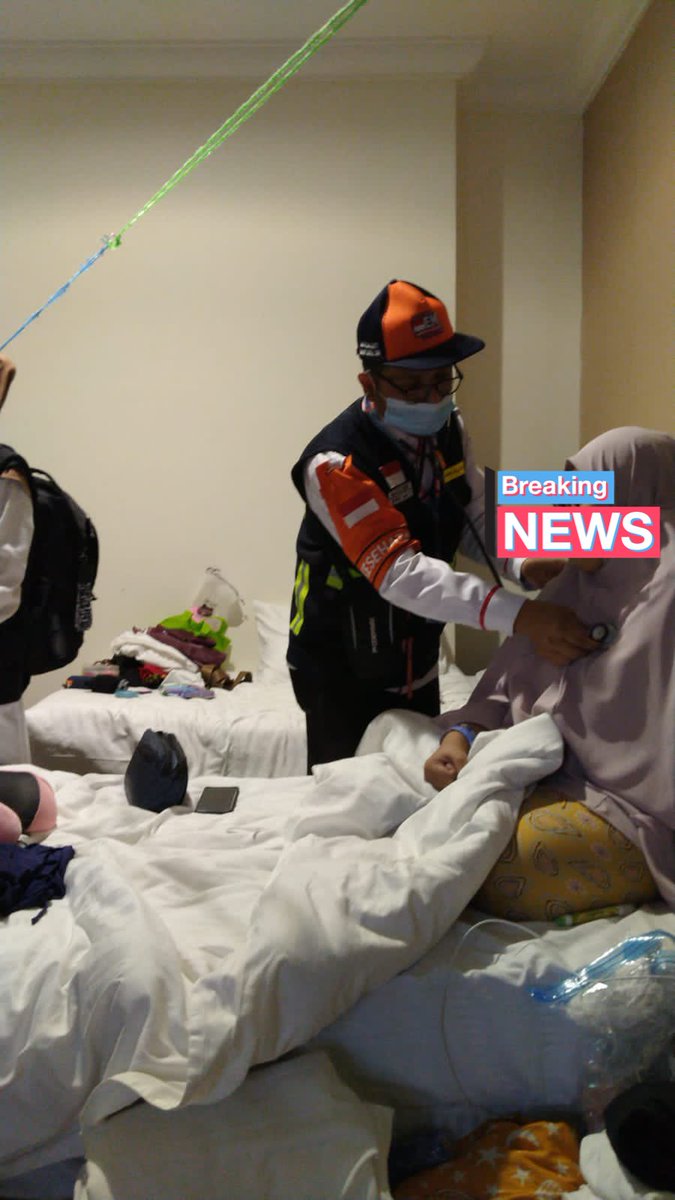 chaisme_'s tweet photo. kenang2an selama haji 2023 kemaren meski kemana2 kudu pake kursi roda, terus oksigenan dan dipantau dokter mulu belum lagi BB naik drastis gegara edema, tapi Alhamdulillah semuanya selalu dilancarkan oleh Allah 💕 #Hajj2023 https://t.co/LMmgUmFezo