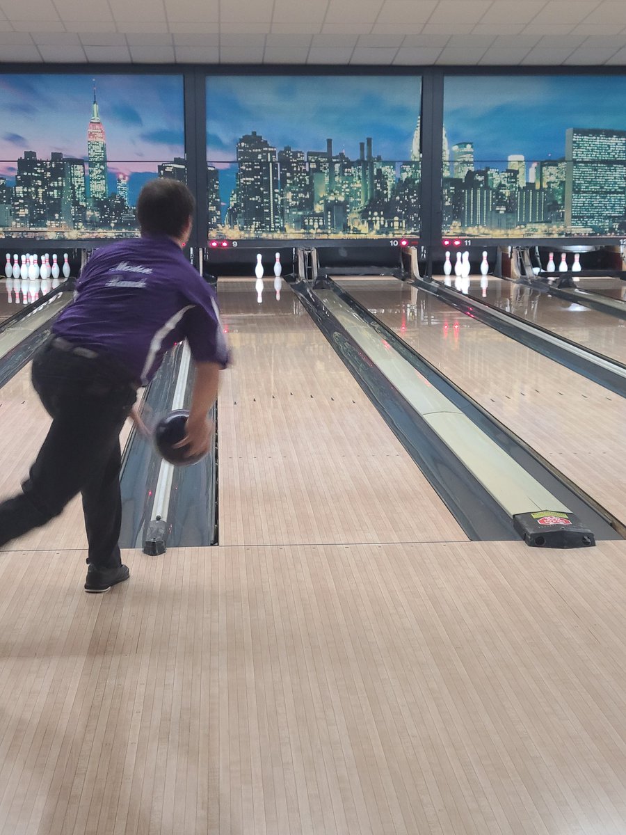 bowling_mrhs's tweet photo. Check out our bowling Mavs in action from their last match this season!!! 
#teammav
Captain Daniel Calvert going for the baby split! https://t.co/shZz3r3Zuh