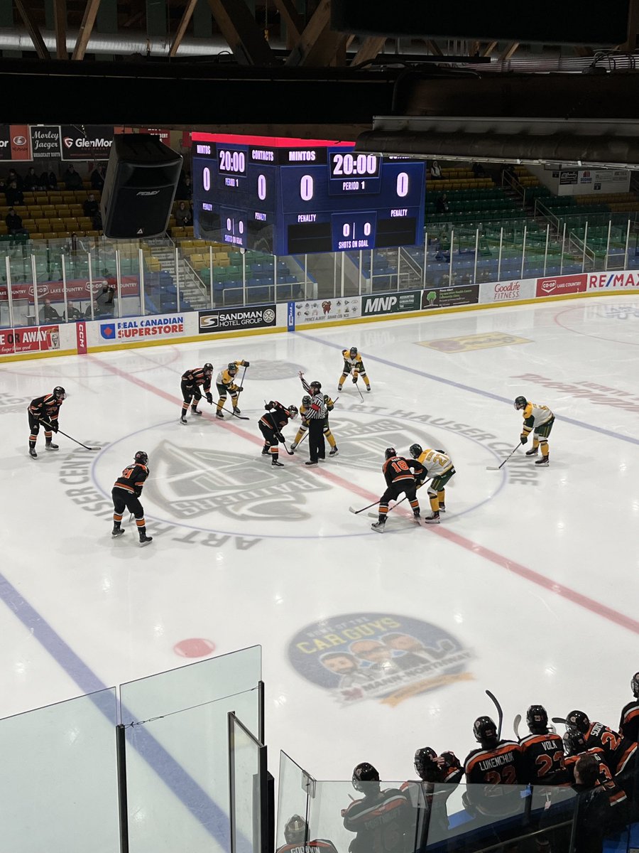 mguitard10's tweet photo. U18AAA Thursday night action.  Contacts vs Mintos. Officials coach. #EarnYourStripes ⁦@HockeySask_ODP⁩ https://t.co/YqMsFwcOw8