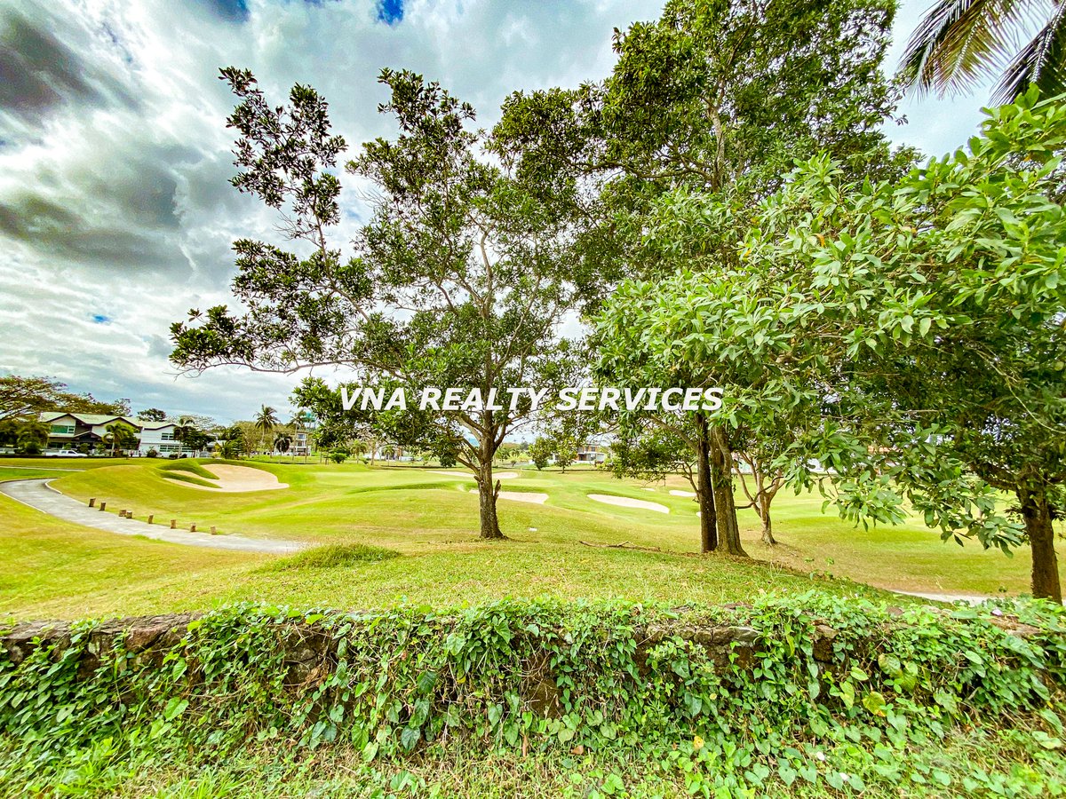 van_a001's tweet photo. Rush! RESALE! 344 SQM Fairway Lot with Golf Share! Summit Point Lipa City! Contact us: +63-915-200-4978! https://t.co/yQuBfaDDVe https://t.co/SvG6uBuhQa