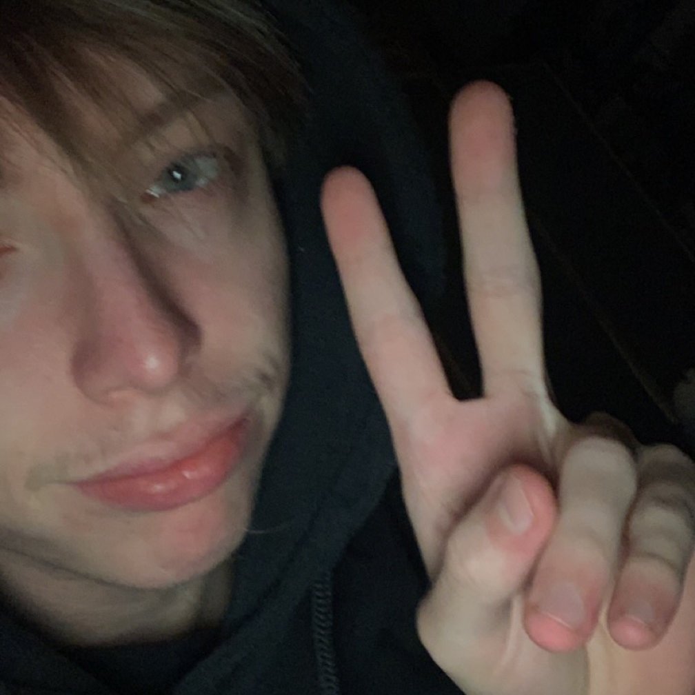 crhyishere's tweet photo. "bloodhound" OUT NOW :) https://t.co/9iSFsepnPR